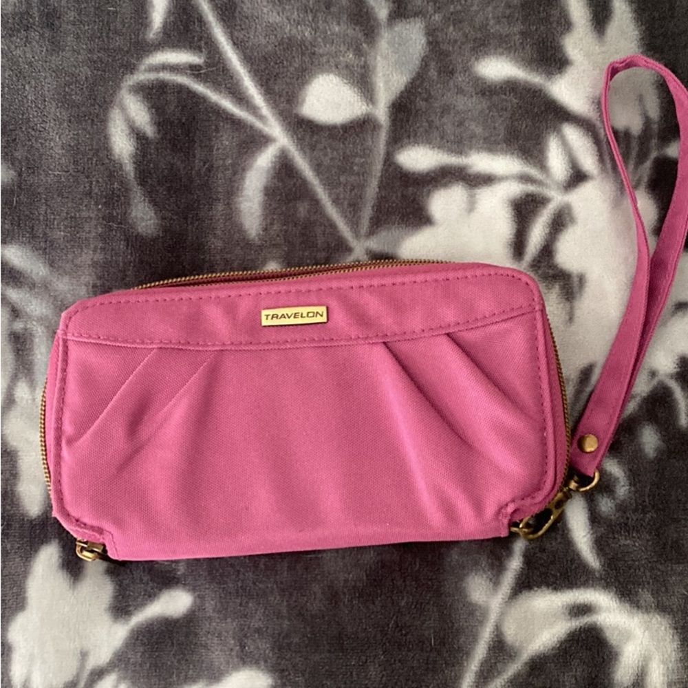 Travelon Wristlet Wallet